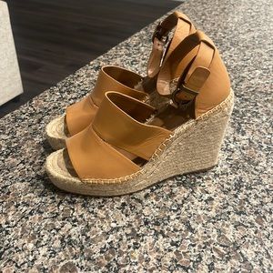 Treasure and bond wedges